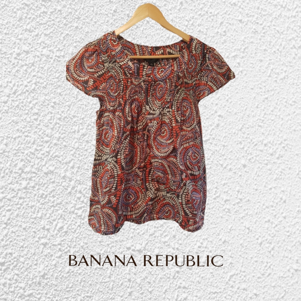 Banana Republic Cotton printed top with smocking detail size medium